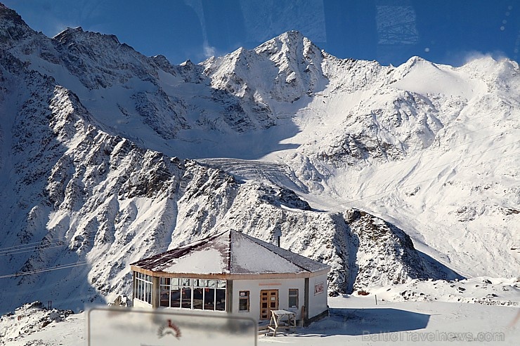 Travelnews.lv ar gaisa trošu vagoniņu uzbrauc sniegotajā Elbrusā līdz 3847 metriem. Atbalsta: Magtur Travelnews.lv ar gaisa trošu vagoniņu uzbrauc sniegotajā Elbrusā līdz 3847 metriem. Atbalsta: Magtur 268350