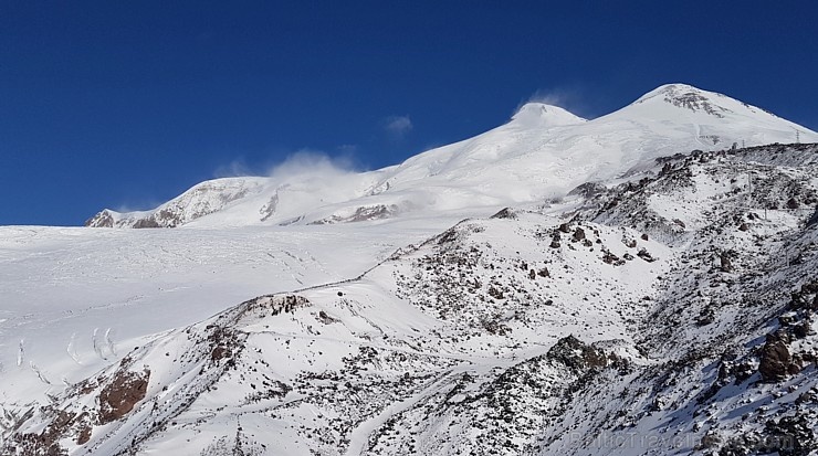 Travelnews.lv ar gaisa trošu vagoniņu uzbrauc sniegotajā Elbrusā līdz 3847 metriem. Atbalsta: Magtur Travelnews.lv ar gaisa trošu vagoniņu uzbrauc sniegotajā Elbrusā līdz 3847 metriem. Atbalsta: Magtur 268356