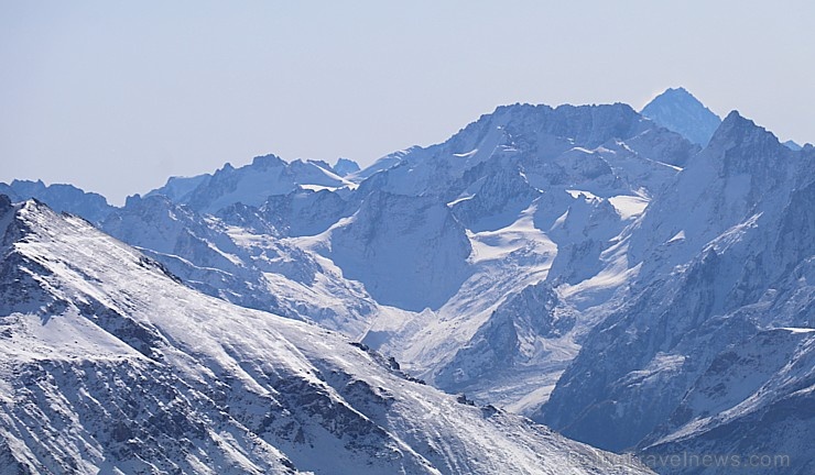 Travelnews.lv ar gaisa trošu vagoniņu uzbrauc sniegotajā Elbrusā līdz 3847 metriem. Atbalsta: Magtur Travelnews.lv ar gaisa trošu vagoniņu uzbrauc sniegotajā Elbrusā līdz 3847 metriem. Atbalsta: Magtur 268362