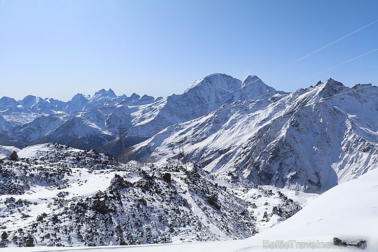 Travelnews.lv ar gaisa trošu vagoniņu uzbrauc sniegotajā Elbrusā līdz 3847 metriem. Atbalsta: Magtur Travelnews.lv ar gaisa trošu vagoniņu uzbrauc sniegotajā Elbrusā līdz 3847 metriem. Atbalsta: Magtur 268363