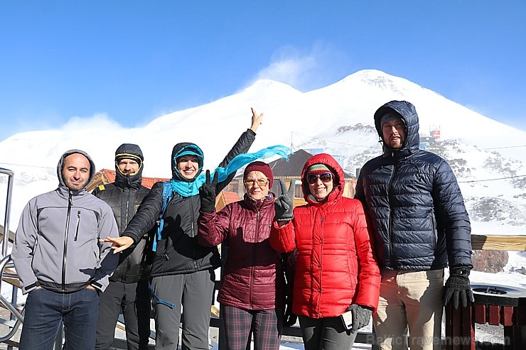 Travelnews.lv ar gaisa trošu vagoniņu uzbrauc sniegotajā Elbrusā līdz 3847 metriem. Atbalsta: Magtur Travelnews.lv ar gaisa trošu vagoniņu uzbrauc sniegotajā Elbrusā līdz 3847 metriem. Atbalsta: Magtur 268365