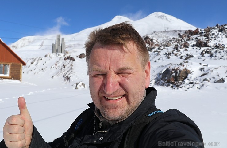 Travelnews.lv ar gaisa trošu vagoniņu uzbrauc sniegotajā Elbrusā līdz 3847 metriem. Atbalsta: Magtur Travelnews.lv ar gaisa trošu vagoniņu uzbrauc sniegotajā Elbrusā līdz 3847 metriem. Atbalsta: Magtur 268367