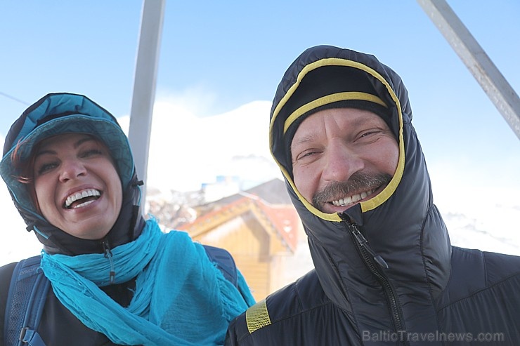 Travelnews.lv ar gaisa trošu vagoniņu uzbrauc sniegotajā Elbrusā līdz 3847 metriem. Atbalsta: Magtur Travelnews.lv ar gaisa trošu vagoniņu uzbrauc sniegotajā Elbrusā līdz 3847 metriem. Atbalsta: Magtur 268368