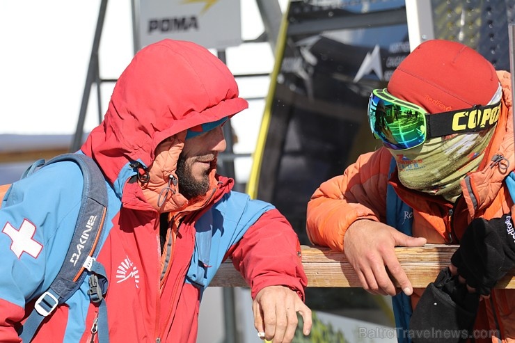 Travelnews.lv ar gaisa trošu vagoniņu uzbrauc sniegotajā Elbrusā līdz 3847 metriem. Atbalsta: Magtur Travelnews.lv ar gaisa trošu vagoniņu uzbrauc sniegotajā Elbrusā līdz 3847 metriem. Atbalsta: Magtur 268370