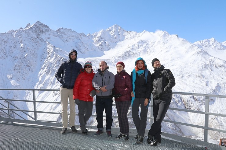Travelnews.lv ar gaisa trošu vagoniņu uzbrauc sniegotajā Elbrusā līdz 3847 metriem. Atbalsta: Magtur Travelnews.lv ar gaisa trošu vagoniņu uzbrauc sniegotajā Elbrusā līdz 3847 metriem. Atbalsta: Magtur 268373