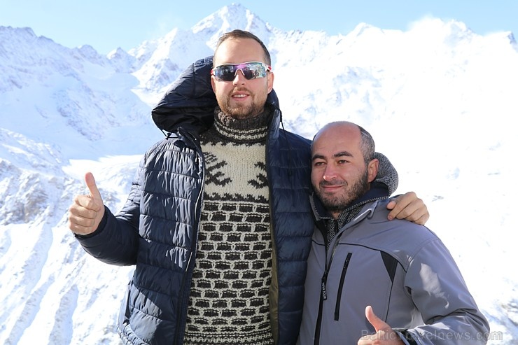 Travelnews.lv ar gaisa trošu vagoniņu uzbrauc sniegotajā Elbrusā līdz 3847 metriem. Atbalsta: Magtur Travelnews.lv ar gaisa trošu vagoniņu uzbrauc sniegotajā Elbrusā līdz 3847 metriem. Atbalsta: Magtur 268376