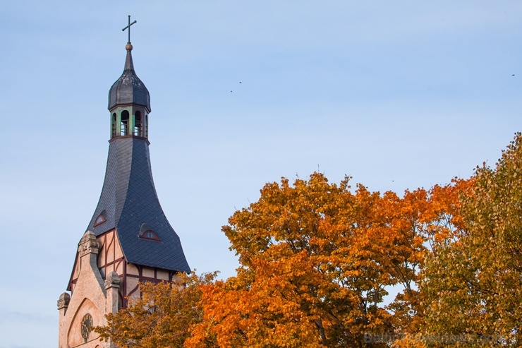 Jūrmalu ik dienu aizvien vairāk rotā rudenīgas nokrāsas 268440