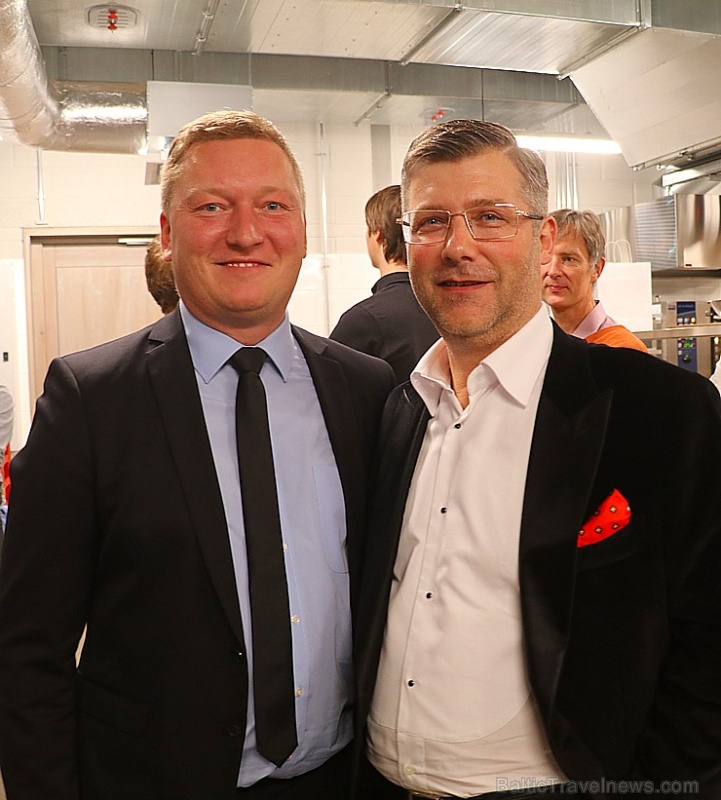 Travelnews.lv piedāvā dažus fotomirkļus no Latvijas populārākā šefpavāra Mārtiņa Rītiņa jubilejas Travelnews.lv piedāvā dažus fotomirkļus no Latvijas populārākā šefpavāra Mārtiņa Rītiņa jubilejas 268654