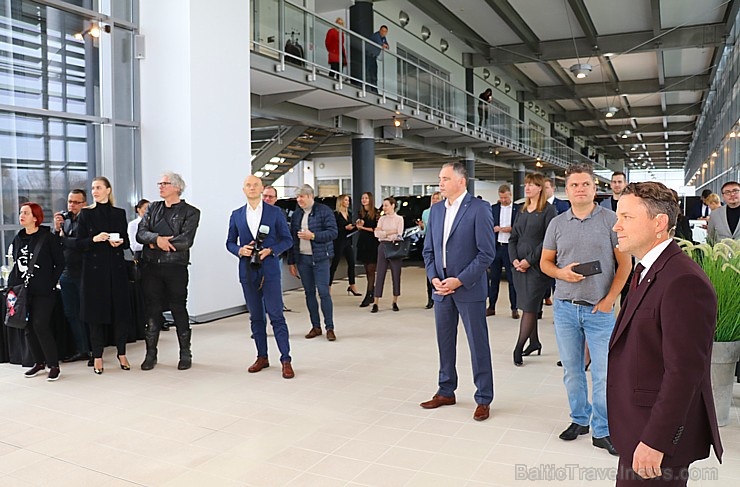 «Domenikss» medijiem prezentē jaunās paaudzes «Mercedes Benz GLS» apvidus automobili 269119