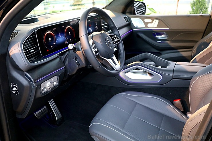 «Domenikss» medijiem prezentē jaunās paaudzes «Mercedes Benz GLS» apvidus automobili 269127