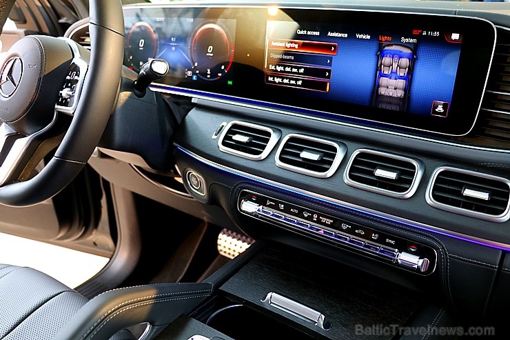 «Domenikss» medijiem prezentē jaunās paaudzes «Mercedes Benz GLS» apvidus automobili 269130