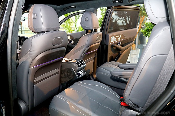 «Domenikss» medijiem prezentē jaunās paaudzes «Mercedes Benz GLS» apvidus automobili 269135