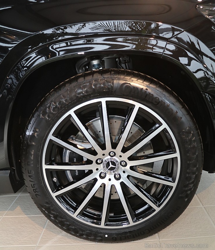 «Domenikss» medijiem prezentē jaunās paaudzes «Mercedes Benz GLS» apvidus automobili 269138