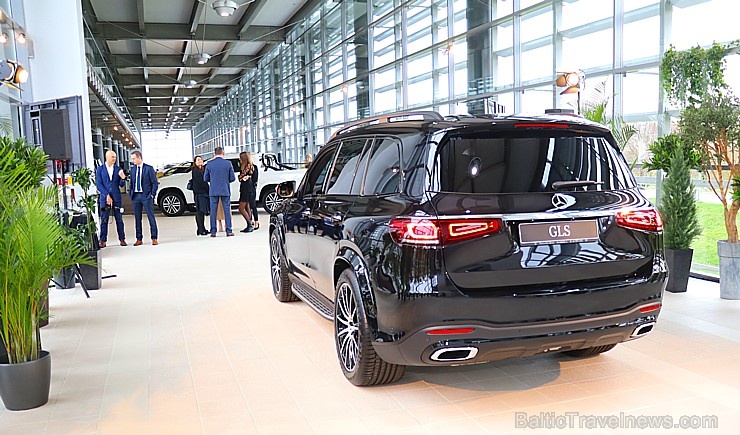«Domenikss» medijiem prezentē jaunās paaudzes «Mercedes Benz GLS» apvidus automobili 269140