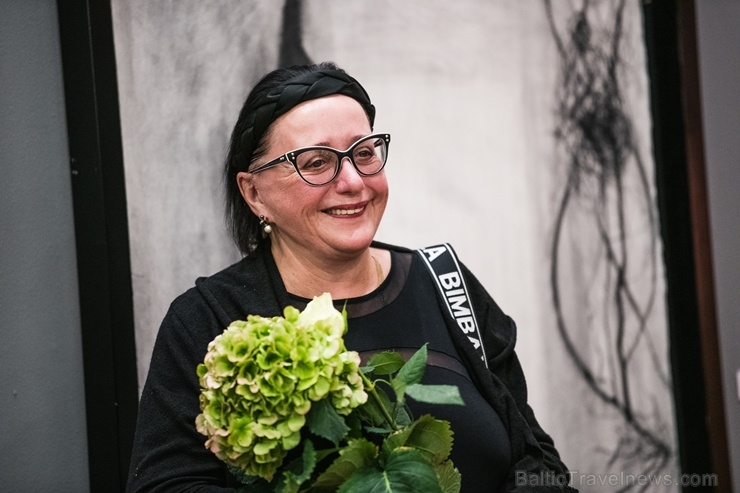 Liepājas koncertzālē «Lielais dzintars» atklāj trīs Heinrihsonu izstādi 269258
