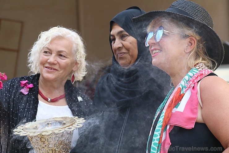 Travelnews.lv iepazīst turīgu arābu privātmāju Šārdžas emirātā. Atbalsta: VisitSharjah.com un Novatours.lv Travelnews.lv iepazīst turīgu arābu privātmāju Šārdžas emirātā. Atbalsta: VisitSharjah.com un Novatours.lv 269274