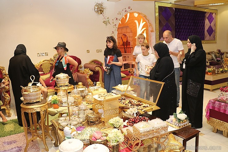 Travelnews.lv iepazīst turīgu arābu privātmāju Šārdžas emirātā. Atbalsta: VisitSharjah.com un Novatours.lv Travelnews.lv iepazīst turīgu arābu privātmāju Šārdžas emirātā. Atbalsta: VisitSharjah.com un Novatours.lv 269325