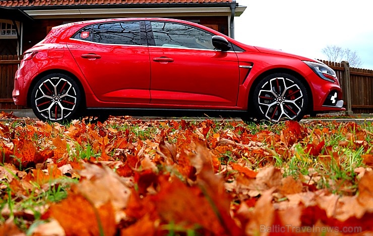 Travelnews.lv apceļo Rīgas apkārtni ar jauno un 300 zirgspēku jaudīgo «Renault Megane RS 300 Trophy» Travelnews.lv apceļo Rīgas apkārtni ar jauno un 300 zirgspēku jaudīgo «Renault Megane RS 300 Trophy» 269375