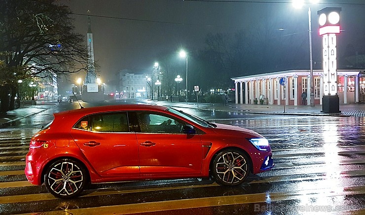 Travelnews.lv apceļo Rīgas apkārtni ar jauno un 300 zirgspēku jaudīgo «Renault Megane RS 300 Trophy» Travelnews.lv apceļo Rīgas apkārtni ar jauno un 300 zirgspēku jaudīgo «Renault Megane RS 300 Trophy» 269380