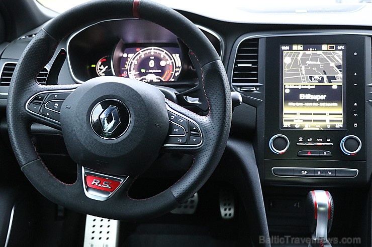 Travelnews.lv apceļo Rīgas apkārtni ar jauno un 300 zirgspēku jaudīgo «Renault Megane RS 300 Trophy» Travelnews.lv apceļo Rīgas apkārtni ar jauno un 300 zirgspēku jaudīgo «Renault Megane RS 300 Trophy» 269386