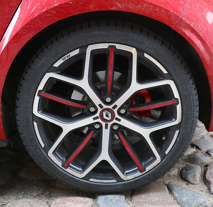 Travelnews.lv apceļo Rīgas apkārtni ar jauno un 300 zirgspēku jaudīgo «Renault Megane RS 300 Trophy» Travelnews.lv apceļo Rīgas apkārtni ar jauno un 300 zirgspēku jaudīgo «Renault Megane RS 300 Trophy» 269395