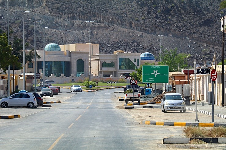 Travelnews.lv piedāvā fotomirkļus no ceļojuma autobusa loga Šārdžas emirātos. Atbalsta: VisitSharjah.com un Novatours.lv Travelnews.lv piedāvā fotomirkļus no ceļojuma autobusa loga Šārdžas emirātos. Atbalsta: VisitSharjah.com un Novatours.lv 269793