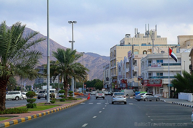 Travelnews.lv piedāvā fotomirkļus no ceļojuma autobusa loga Šārdžas emirātos. Atbalsta: VisitSharjah.com un Novatours.lv Travelnews.lv piedāvā fotomirkļus no ceļojuma autobusa loga Šārdžas emirātos. Atbalsta: VisitSharjah.com un Novatours.lv 269794