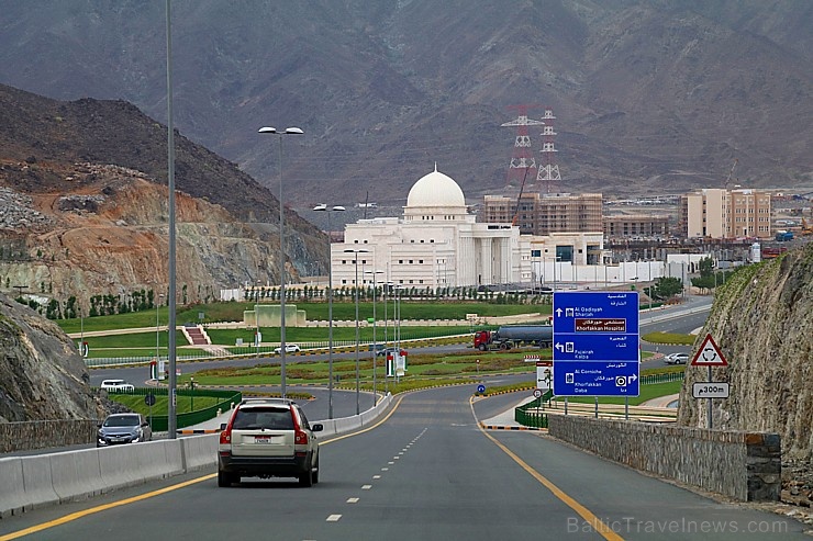 Travelnews.lv piedāvā fotomirkļus no ceļojuma autobusa loga Šārdžas emirātos. Atbalsta: VisitSharjah.com un Novatours.lv Travelnews.lv piedāvā fotomirkļus no ceļojuma autobusa loga Šārdžas emirātos. Atbalsta: VisitSharjah.com un Novatours.lv 269795