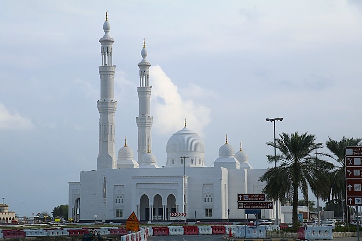 Travelnews.lv piedāvā fotomirkļus no ceļojuma autobusa loga Šārdžas emirātos. Atbalsta: VisitSharjah.com un Novatours.lv Travelnews.lv piedāvā fotomirkļus no ceļojuma autobusa loga Šārdžas emirātos. Atbalsta: VisitSharjah.com un Novatours.lv 269823