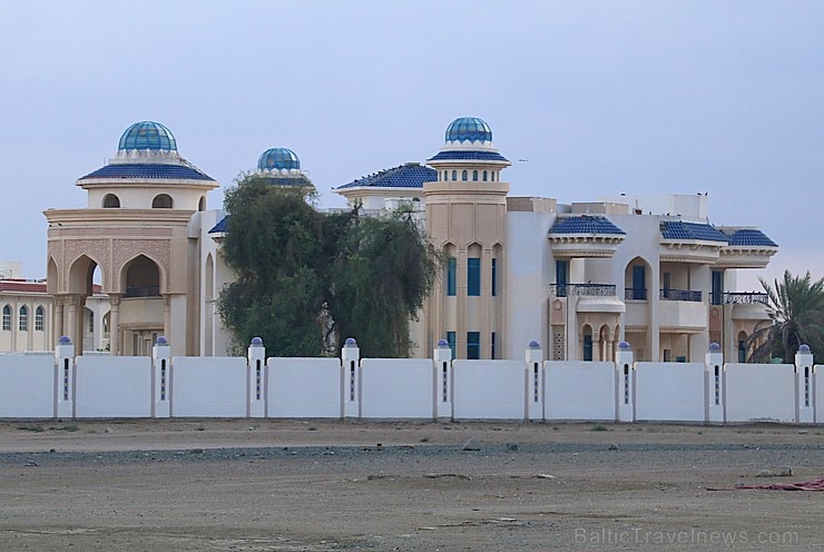 Travelnews.lv piedāvā fotomirkļus no ceļojuma autobusa loga Šārdžas emirātos. Atbalsta: VisitSharjah.com un Novatours.lv Travelnews.lv piedāvā fotomirkļus no ceļojuma autobusa loga Šārdžas emirātos. Atbalsta: VisitSharjah.com un Novatours.lv 269824