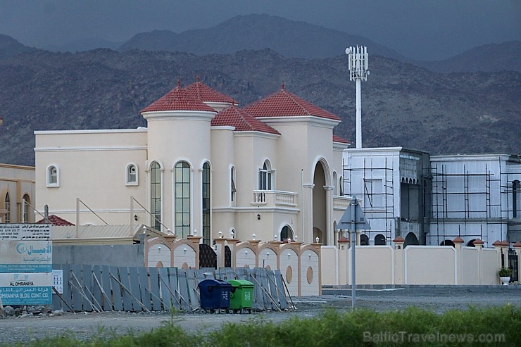 Travelnews.lv piedāvā fotomirkļus no ceļojuma autobusa loga Šārdžas emirātos. Atbalsta: VisitSharjah.com un Novatours.lv Travelnews.lv piedāvā fotomirkļus no ceļojuma autobusa loga Šārdžas emirātos. Atbalsta: VisitSharjah.com un Novatours.lv 269826