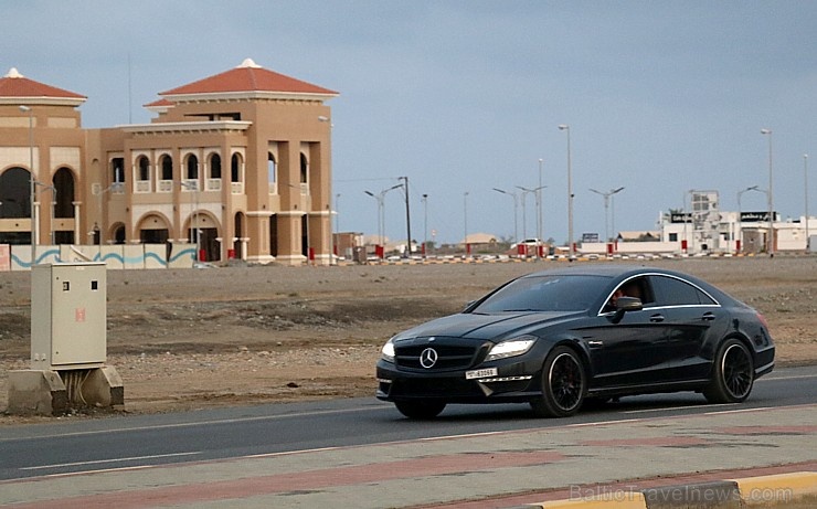 Travelnews.lv piedāvā fotomirkļus no ceļojuma autobusa loga Šārdžas emirātos. Atbalsta: VisitSharjah.com un Novatours.lv Travelnews.lv piedāvā fotomirkļus no ceļojuma autobusa loga Šārdžas emirātos. Atbalsta: VisitSharjah.com un Novatours.lv 269835