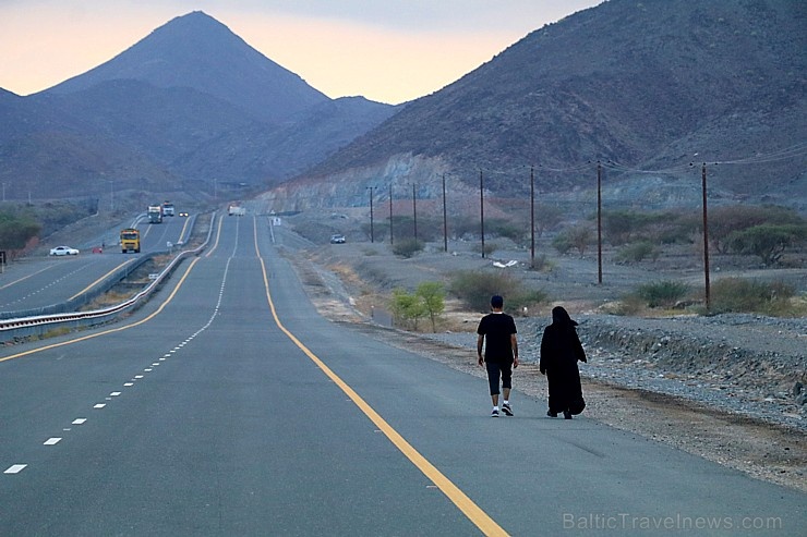Travelnews.lv piedāvā fotomirkļus no ceļojuma autobusa loga Šārdžas emirātos. Atbalsta: VisitSharjah.com un Novatours.lv Travelnews.lv piedāvā fotomirkļus no ceļojuma autobusa loga Šārdžas emirātos. Atbalsta: VisitSharjah.com un Novatours.lv 269841