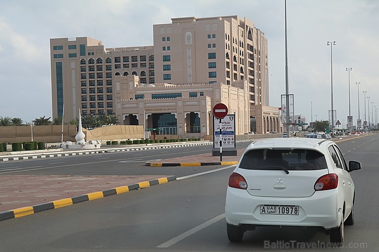 Travelnews.lv piedāvā fotomirkļus no ceļojuma autobusa loga Šārdžas emirātos. Atbalsta: VisitSharjah.com un Novatours.lv Travelnews.lv piedāvā fotomirkļus no ceļojuma autobusa loga Šārdžas emirātos. Atbalsta: VisitSharjah.com un Novatours.lv 269842
