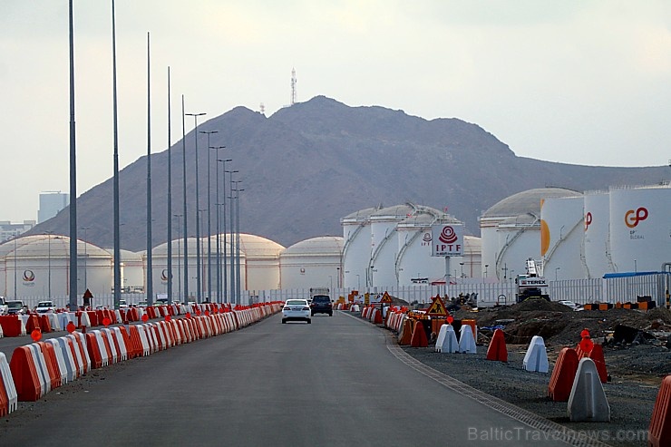 Travelnews.lv piedāvā fotomirkļus no ceļojuma autobusa loga Šārdžas emirātos. Atbalsta: VisitSharjah.com un Novatours.lv Travelnews.lv piedāvā fotomirkļus no ceļojuma autobusa loga Šārdžas emirātos. Atbalsta: VisitSharjah.com un Novatours.lv 269849
