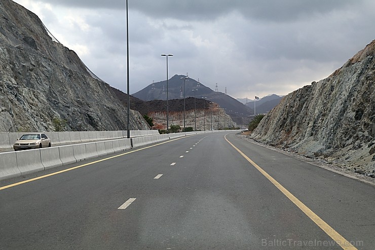 Travelnews.lv piedāvā fotomirkļus no ceļojuma autobusa loga Šārdžas emirātos. Atbalsta: VisitSharjah.com un Novatours.lv Travelnews.lv piedāvā fotomirkļus no ceļojuma autobusa loga Šārdžas emirātos. Atbalsta: VisitSharjah.com un Novatours.lv 269850