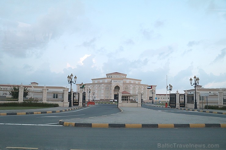 Travelnews.lv piedāvā fotomirkļus no ceļojuma autobusa loga Šārdžas emirātos. Atbalsta: VisitSharjah.com un Novatours.lv Travelnews.lv piedāvā fotomirkļus no ceļojuma autobusa loga Šārdžas emirātos. Atbalsta: VisitSharjah.com un Novatours.lv 269853