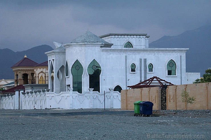 Travelnews.lv piedāvā fotomirkļus no ceļojuma autobusa loga Šārdžas emirātos. Atbalsta: VisitSharjah.com un Novatours.lv Travelnews.lv piedāvā fotomirkļus no ceļojuma autobusa loga Šārdžas emirātos. Atbalsta: VisitSharjah.com un Novatours.lv 269854
