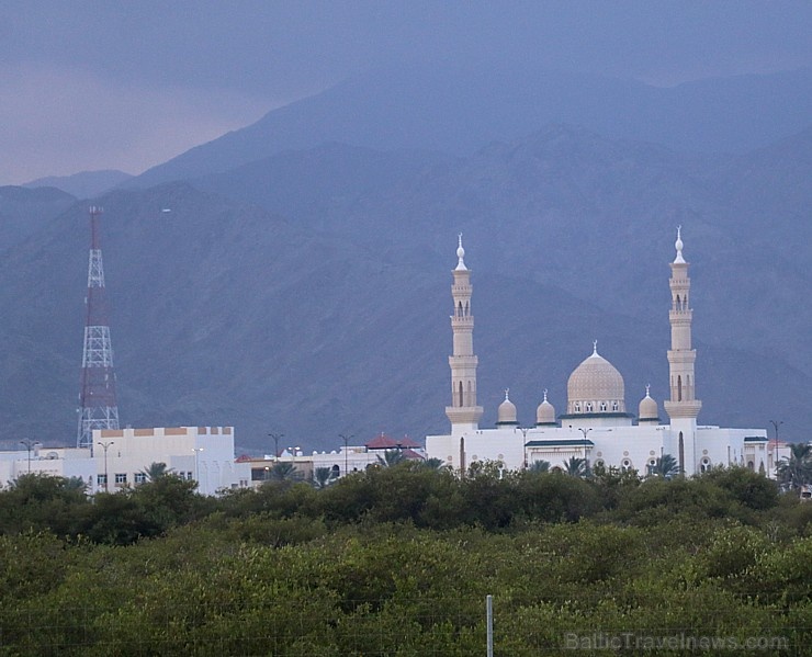 Travelnews.lv piedāvā fotomirkļus no ceļojuma autobusa loga Šārdžas emirātos. Atbalsta: VisitSharjah.com un Novatours.lv Travelnews.lv piedāvā fotomirkļus no ceļojuma autobusa loga Šārdžas emirātos. Atbalsta: VisitSharjah.com un Novatours.lv 269861