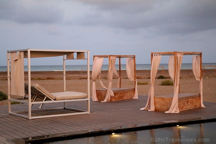 Travelnews.lv ar nakšņojumu iepazīst burvīgu vietu uz salas «Kingfisher Lodge». Atbalsta: VisitSharjah.com un Novatours.lv Travelnews.lv ar nakšņojumu iepazīst burvīgu vietu uz salas «Kingfisher Lodge». Atbalsta: VisitSharjah.com un Novatours.lv 269908