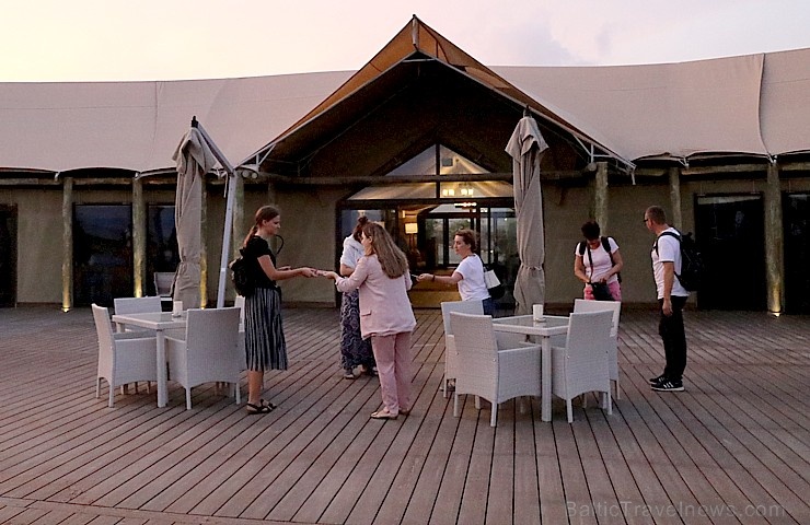 Travelnews.lv ar nakšņojumu iepazīst burvīgu vietu uz salas «Kingfisher Lodge». Atbalsta: VisitSharjah.com un Novatours.lv Travelnews.lv ar nakšņojumu iepazīst burvīgu vietu uz salas «Kingfisher Lodge». Atbalsta: VisitSharjah.com un Novatours.lv 269909