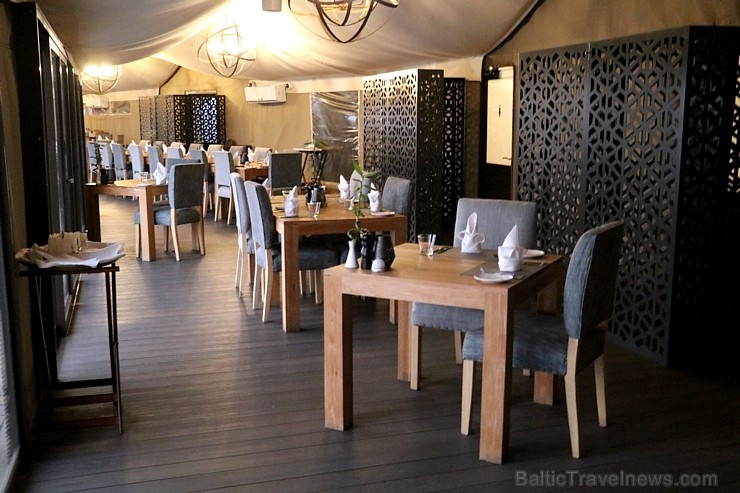 Travelnews.lv ar nakšņojumu iepazīst burvīgu vietu uz salas «Kingfisher Lodge». Atbalsta: VisitSharjah.com un Novatours.lv Travelnews.lv ar nakšņojumu iepazīst burvīgu vietu uz salas «Kingfisher Lodge». Atbalsta: VisitSharjah.com un Novatours.lv 269919