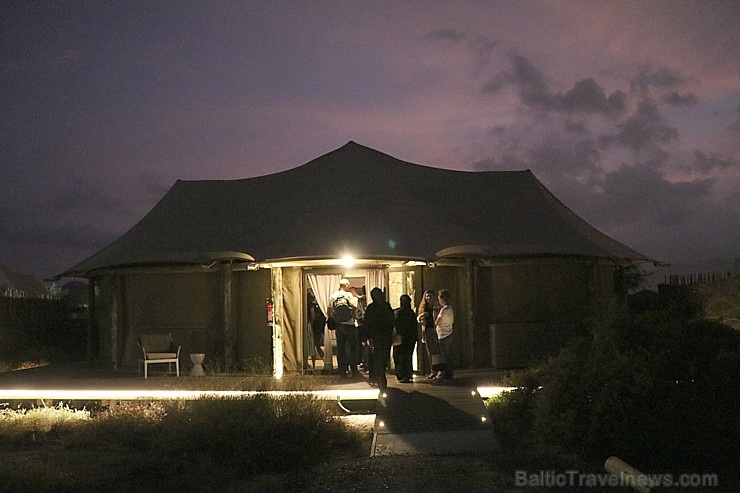 Travelnews.lv ar nakšņojumu iepazīst burvīgu vietu uz salas «Kingfisher Lodge». Atbalsta: VisitSharjah.com un Novatours.lv Travelnews.lv ar nakšņojumu iepazīst burvīgu vietu uz salas «Kingfisher Lodge». Atbalsta: VisitSharjah.com un Novatours.lv 269939