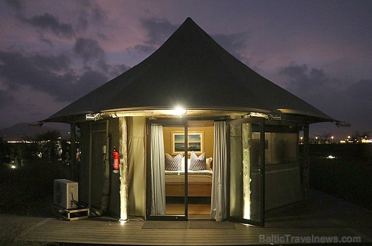 Travelnews.lv ar nakšņojumu iepazīst burvīgu vietu uz salas «Kingfisher Lodge». Atbalsta: VisitSharjah.com un Novatours.lv Travelnews.lv ar nakšņojumu iepazīst burvīgu vietu uz salas «Kingfisher Lodge». Atbalsta: VisitSharjah.com un Novatours.lv 269951