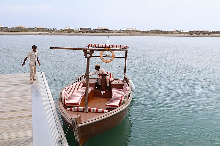 Travelnews.lv ar nakšņojumu iepazīst burvīgu vietu uz salas «Kingfisher Lodge». Atbalsta: VisitSharjah.com un Novatours.lv Travelnews.lv ar nakšņojumu iepazīst burvīgu vietu uz salas «Kingfisher Lodge». Atbalsta: VisitSharjah.com un Novatours.lv 269970