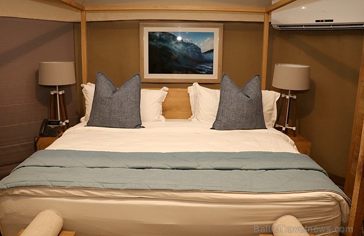 Travelnews.lv nakšņo luksus klases teltī, ko piedāvā «Kingfisher Lodge». Atbalsta: VisitSharjah.com un Novatours.lv Travelnews.lv nakšņo luksus klases teltī, ko piedāvā «Kingfisher Lodge». Atbalsta: VisitSharjah.com un Novatours.lv 270044