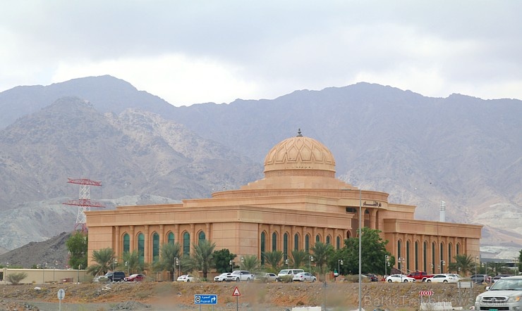 Travelnews.lv iepazīst Šārdžas emirāta lieliskos lielceļus ar 120 km/h. Atbalsta: VisitSharjah.com un Novatours.lv Travelnews.lv iepazīst Šārdžas emirāta lieliskos lielceļus ar 120 km/h. Atbalsta: VisitSharjah.com un Novatours.lv 270309