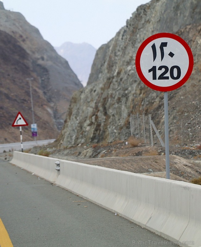 Travelnews.lv iepazīst Šārdžas emirāta lieliskos lielceļus ar 120 km/h. Atbalsta: VisitSharjah.com un Novatours.lv Travelnews.lv iepazīst Šārdžas emirāta lieliskos lielceļus ar 120 km/h. Atbalsta: VisitSharjah.com un Novatours.lv 270315