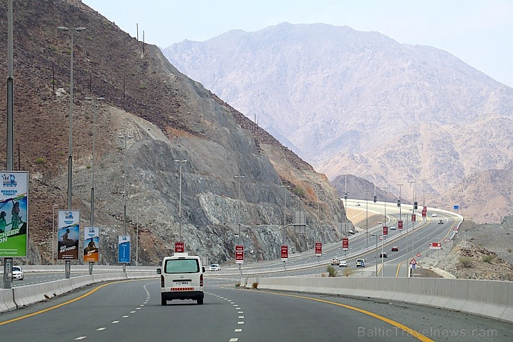 Travelnews.lv iepazīst Šārdžas emirāta lieliskos lielceļus ar 120 km/h. Atbalsta: VisitSharjah.com un Novatours.lv Travelnews.lv iepazīst Šārdžas emirāta lieliskos lielceļus ar 120 km/h. Atbalsta: VisitSharjah.com un Novatours.lv 270316