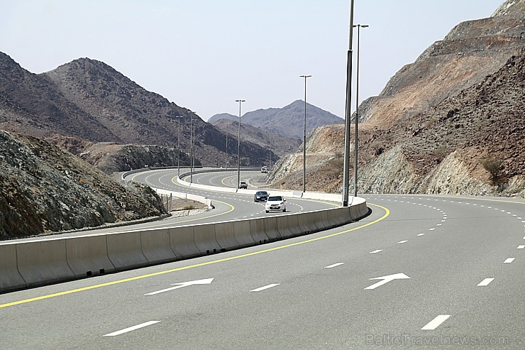 Travelnews.lv iepazīst Šārdžas emirāta lieliskos lielceļus ar 120 km/h. Atbalsta: VisitSharjah.com un Novatours.lv Travelnews.lv iepazīst Šārdžas emirāta lieliskos lielceļus ar 120 km/h. Atbalsta: VisitSharjah.com un Novatours.lv 270319